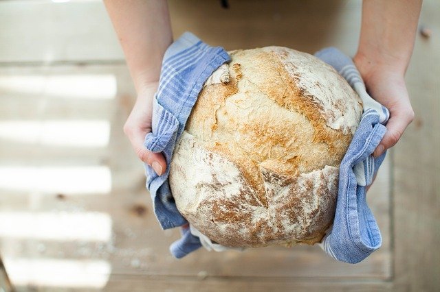 Pieczenie domowego chleba ma same zalety