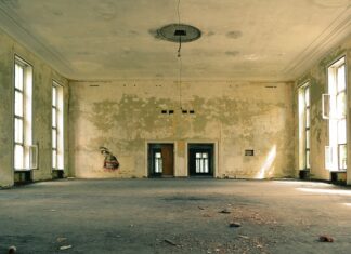 Dlaczego sufit maluje się na biało? Dlaczego sufit maluje się na biało?