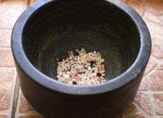 Jakich garnkach nie można gotować na płycie indukcyjnej? Jakich garnkach nie można gotować na płycie indukcyjnej?