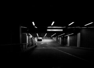 W czym przechowywać ubrania w piwnicy?