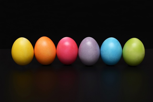 Ile czasu trzymać jajka w barwniku?